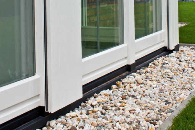 rheinkies-detail-fenster-spritzschutz